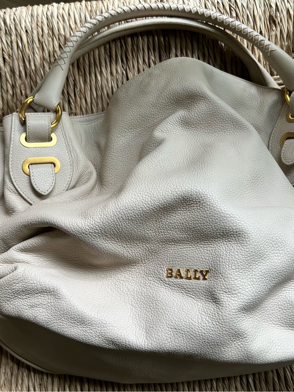 Bally Cream Pebbled Leather Shoulder Bag with Gold Hardware